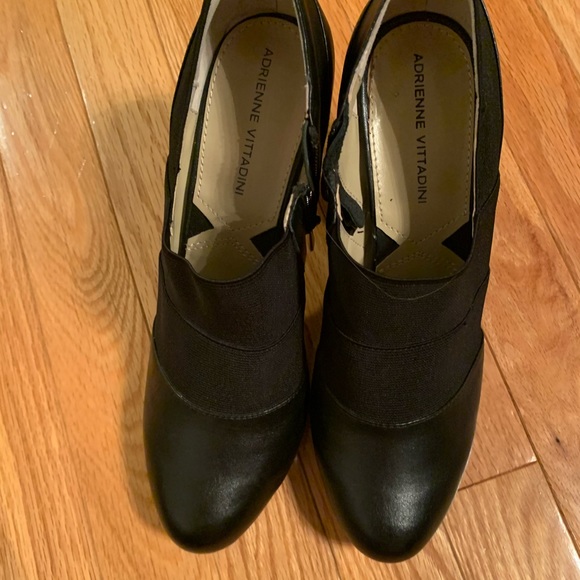 Adrienne Vittadini “Poomses” booties. - Picture 3 of 6